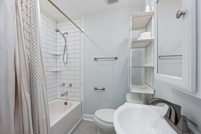 full bathroom with baseboards, toilet, tile patterned flooring, shower / bathtub combination with curtain, and a sink