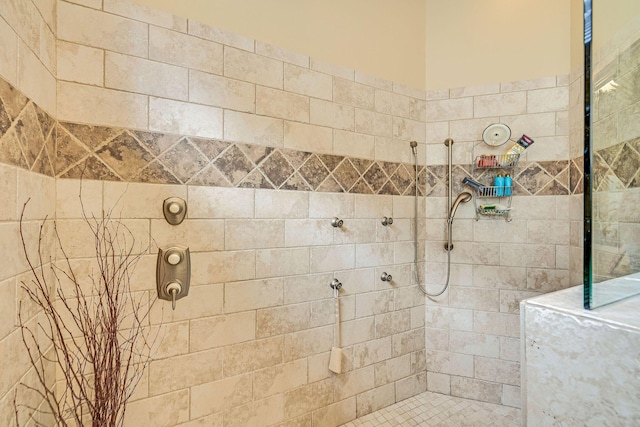 bathroom featuring tiled shower