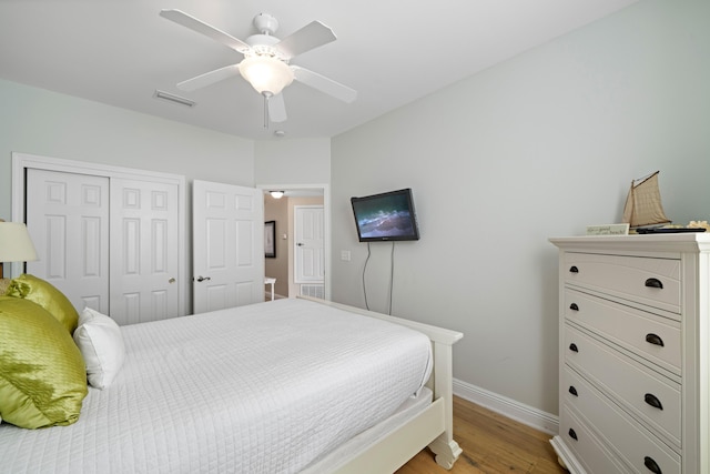 bedroom with light hardwood / wood-style flooring, a closet, and ceiling fan