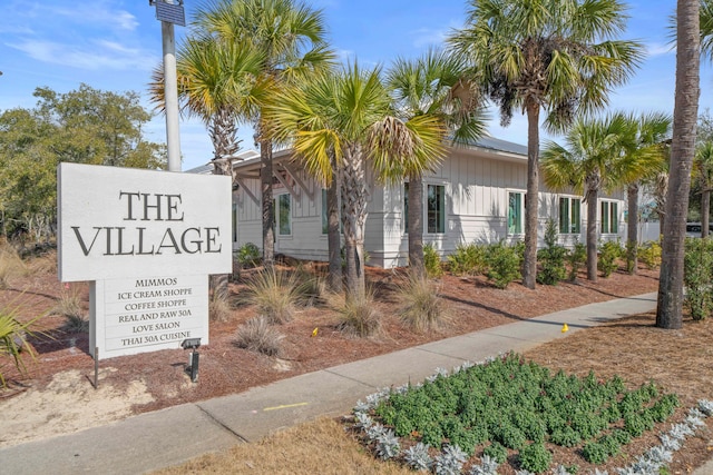 view of community / neighborhood sign