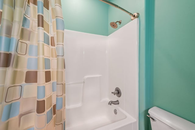 bathroom featuring shower / tub combo with curtain and toilet