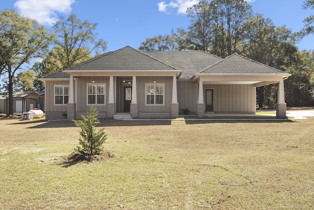 view of front of house with a front lawn