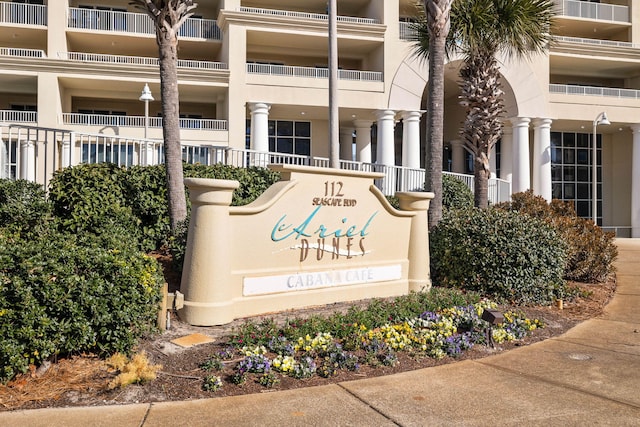 view of community / neighborhood sign