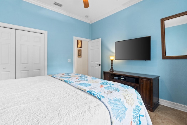 bedroom with ornamental molding, ceiling fan, and a closet