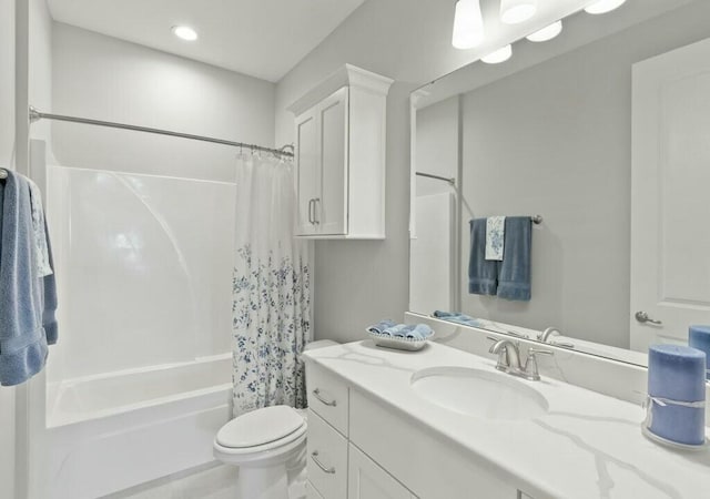 full bathroom featuring shower / tub combo with curtain, vanity, and toilet