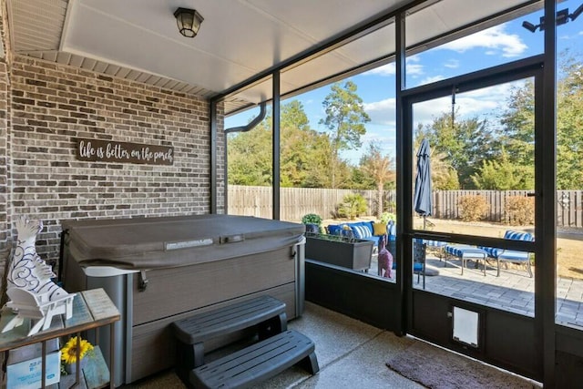 sunroom / solarium featuring a jacuzzi