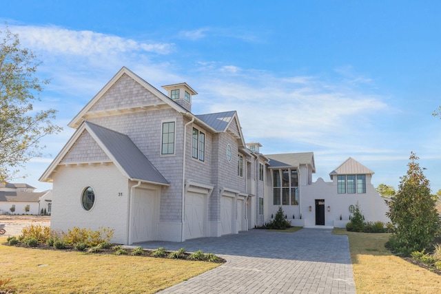 view of front facade featuring a garage and a front lawn