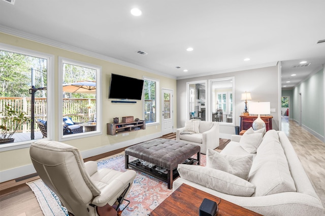 living area featuring light wood-style flooring, recessed lighting, visible vents, baseboards, and crown molding