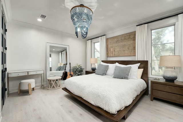 bedroom featuring wood finished floors, visible vents, baseboards, recessed lighting, and ornamental molding