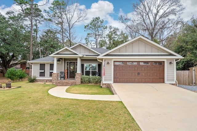 view of front facade featuring a garage and a front yard