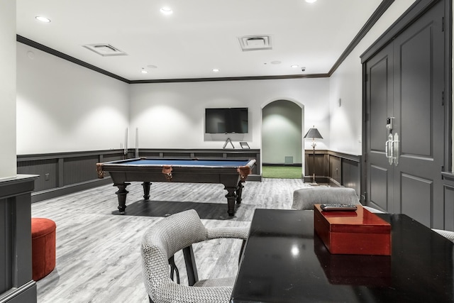 recreation room with ornamental molding, light hardwood / wood-style floors, and billiards