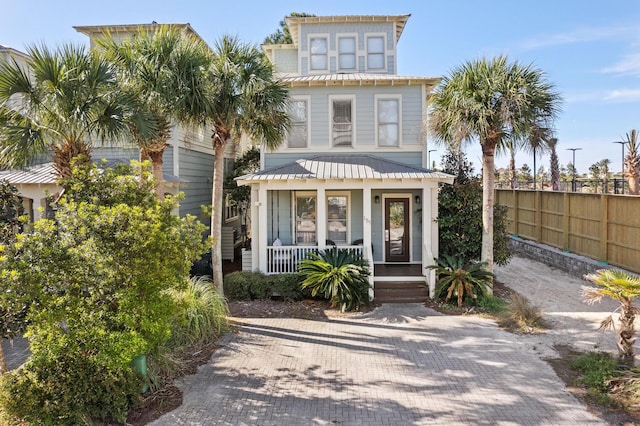 view of front of property with covered porch and fence