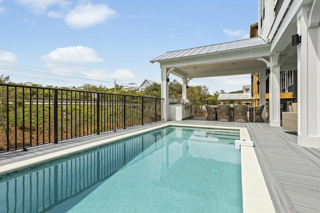 view of swimming pool