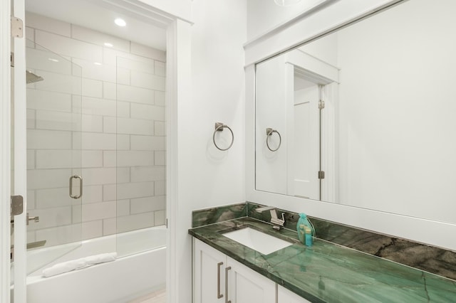 bathroom featuring tiled shower / bath and vanity