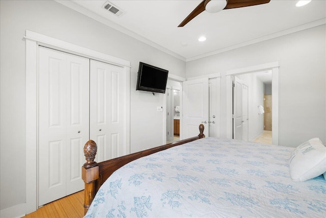 54 Rue Du Soleil, Santa Rosa Beach, FL 32459 - bedroom with crown molding, recessed lighting, a ceiling fan, and light wood-style floors