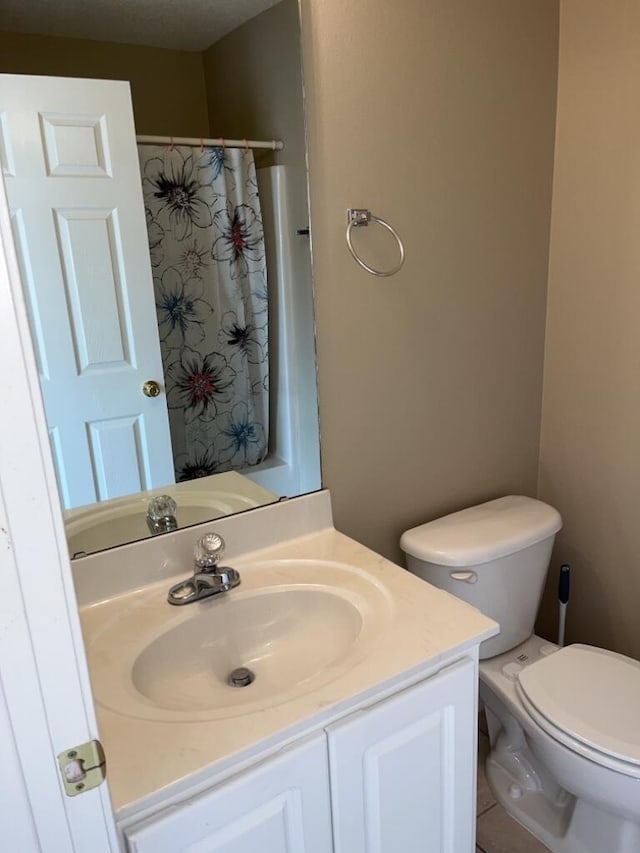 full bath with a shower with curtain, toilet, and vanity