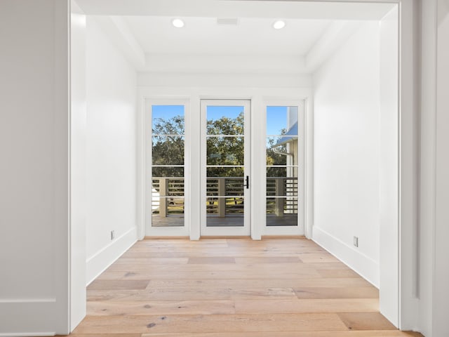 59 Arboleda Dr, Santa Rosa Beach, FL 32459 - entryway with light wood-type flooring, a wealth of natural light, visible vents, and baseboards