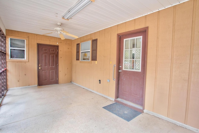 property entrance with ceiling fan