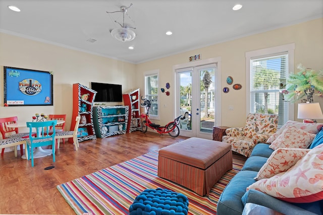 living room featuring light hardwood / wood-style flooring and crown molding