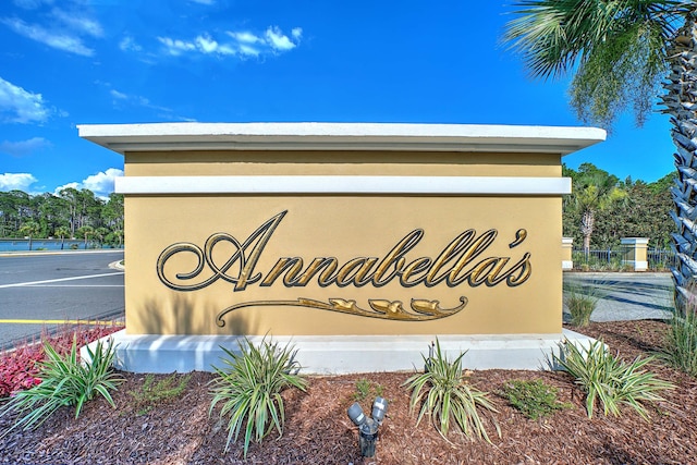 view of community / neighborhood sign