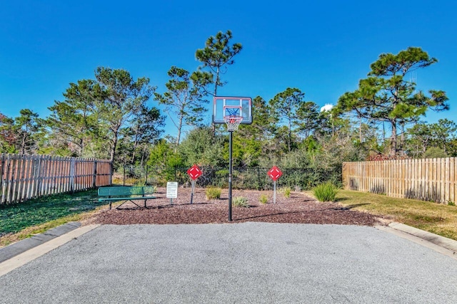 1729 Waterford Sound Blvd, Gulf Breeze, FL 32563 - view of sport court