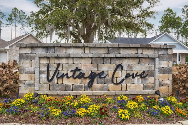 view of community / neighborhood sign