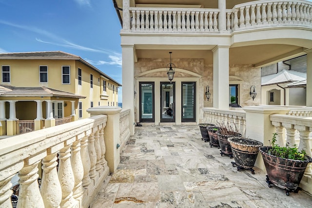 entrance to property featuring a balcony