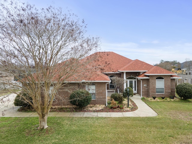 single story home featuring a front yard