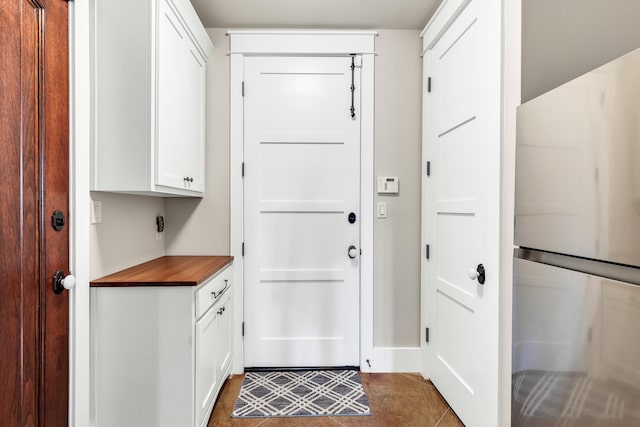 entryway featuring dark tile patterned flooring