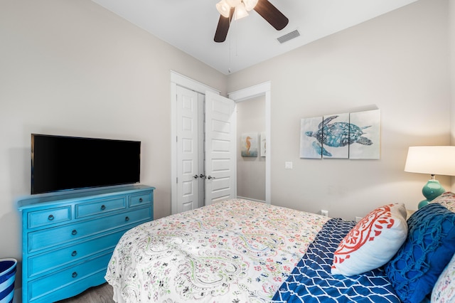 bedroom featuring ceiling fan