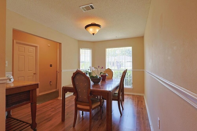 5205 Whitehurst Ln, Crestview, FL 32536 - dining space featuring wood finished floors, baseboards, and a textured ceiling