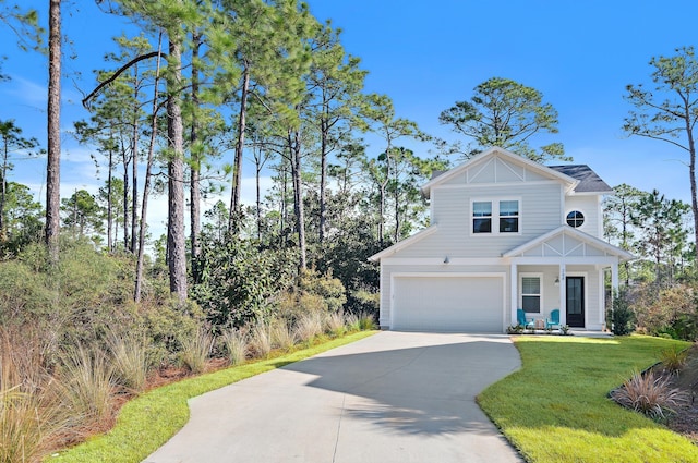 view of front of property featuring a front yard and driveway