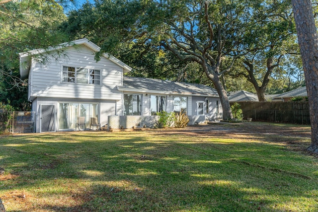 view of front of house featuring a front yard