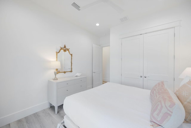 bedroom featuring recessed lighting, visible vents, baseboards, a closet, and light wood finished floors