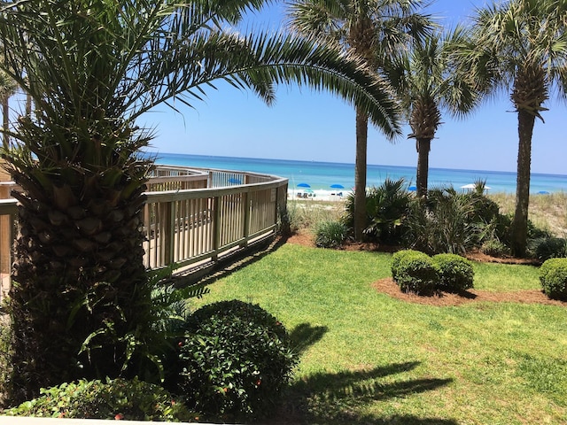 view of yard featuring a water view