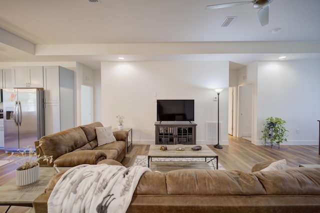 living area featuring light wood-type flooring, visible vents, baseboards, and recessed lighting