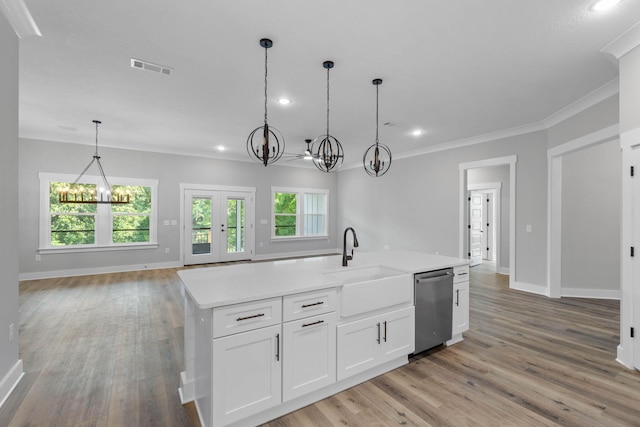 1720 25th St, Niceville, FL 32578 - kitchen with dishwasher, a chandelier, a sink, baseboards, and recessed lighting