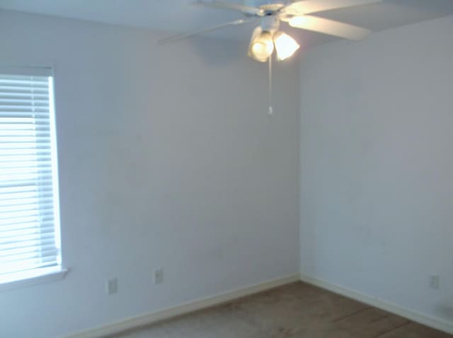 spare room with carpet and ceiling fan