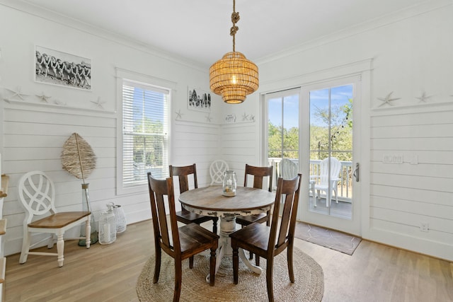 125 Gulfview Cir, Santa Rosa Beach, FL 32459 - dining area featuring light wood-type flooring and ornamental molding