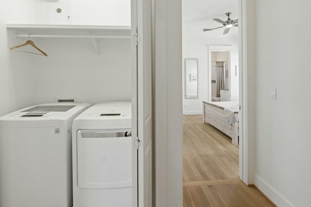 125 Gulfview Cir, Santa Rosa Beach, FL 32459 - clothes washing area with ceiling fan, washer and clothes dryer, and light hardwood / wood-style flooring