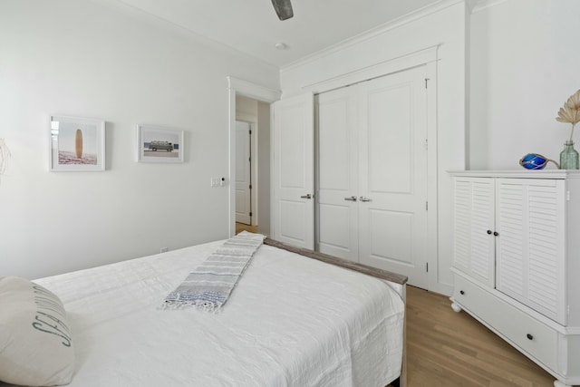 125 Gulfview Cir, Santa Rosa Beach, FL 32459 - bedroom featuring hardwood / wood-style floors, a closet, and ceiling fan