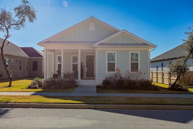 view of front facade with a porch and a front yard