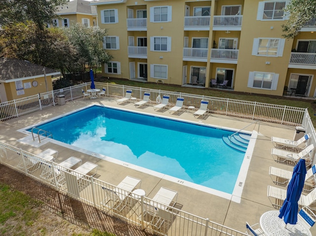 view of swimming pool featuring a patio