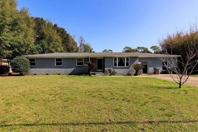 single story home with a front yard