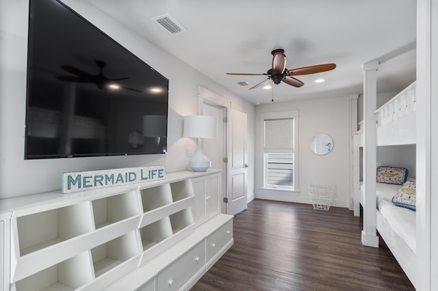 living area with ceiling fan, recessed lighting, dark wood-type flooring, visible vents, and baseboards