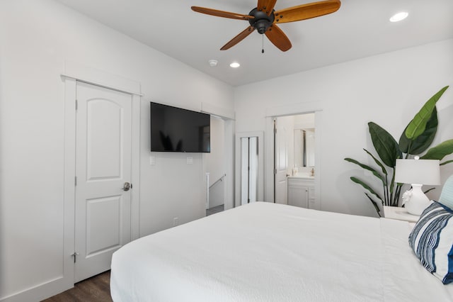 bedroom with a ceiling fan, recessed lighting, dark wood-style flooring, and ensuite bath