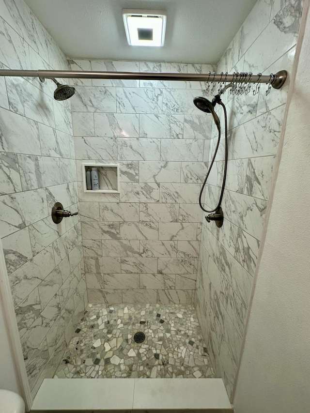 bathroom featuring tiled shower