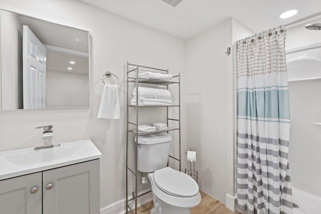 full bathroom featuring toilet, wood finished floors, curtained shower, vanity, and recessed lighting