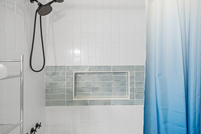 full bath featuring tiled shower