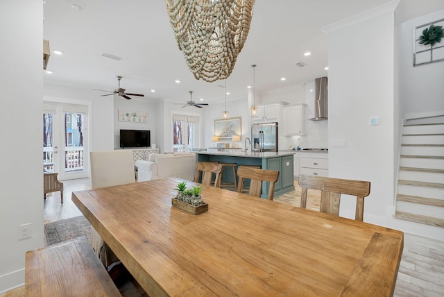 dining area featuring light wood finished floors, visible vents, ornamental molding, and recessed lighting